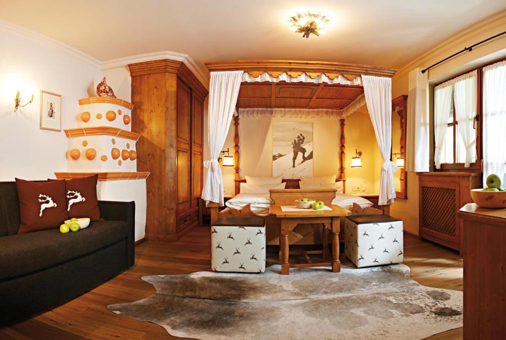 Hotel Garni Kirchenwirt Sankt Leonhard im Pitztal Værelse billede